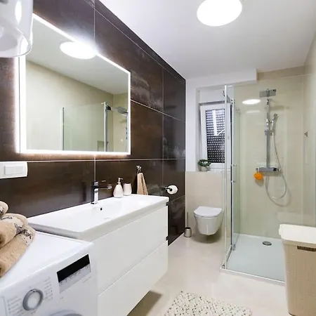 Delux Holiday In Apartment *