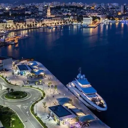 Delux Holiday In * Split