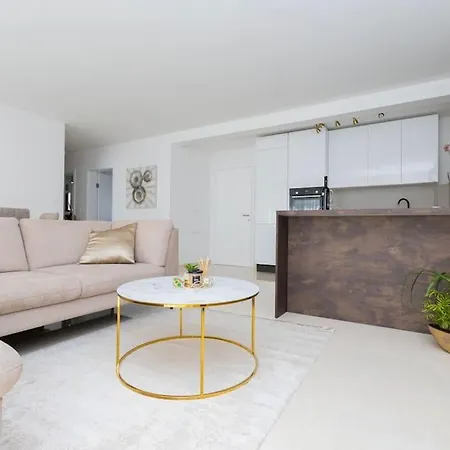 Apartment Delux Holiday In Split